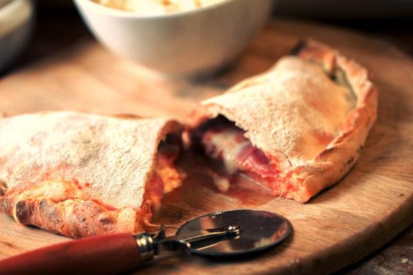 Pizza : CALZONE (pizza fermée)